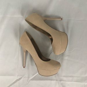 Nude Pumps